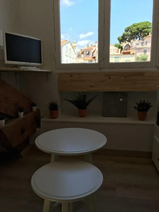 Studio Centre Ville Cannes 200 Metres Des Plages Du Midi France